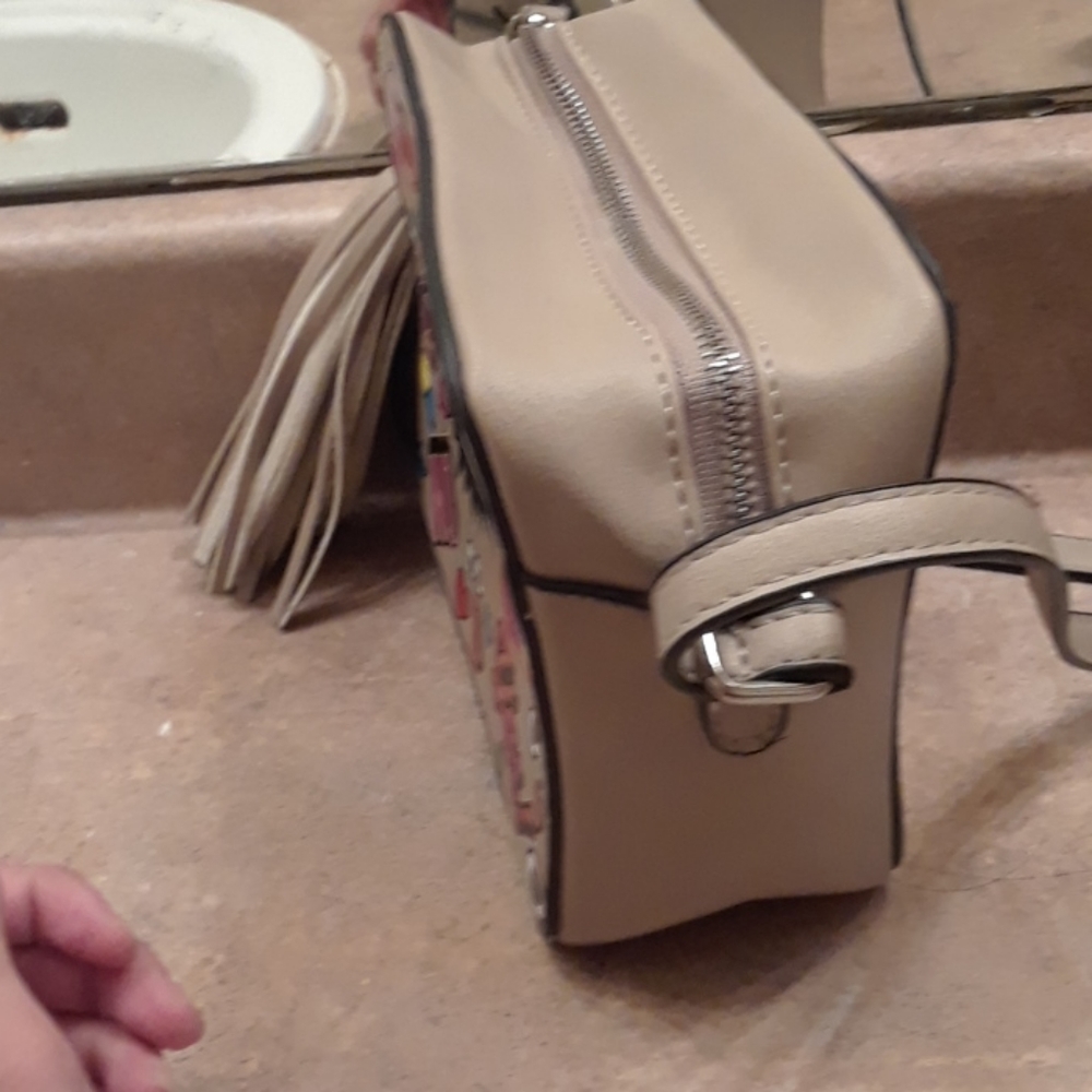 Handbag - Picture 2 of 3